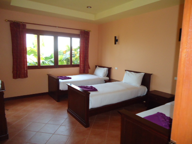 Lamai Hotel Family Room Bed 1